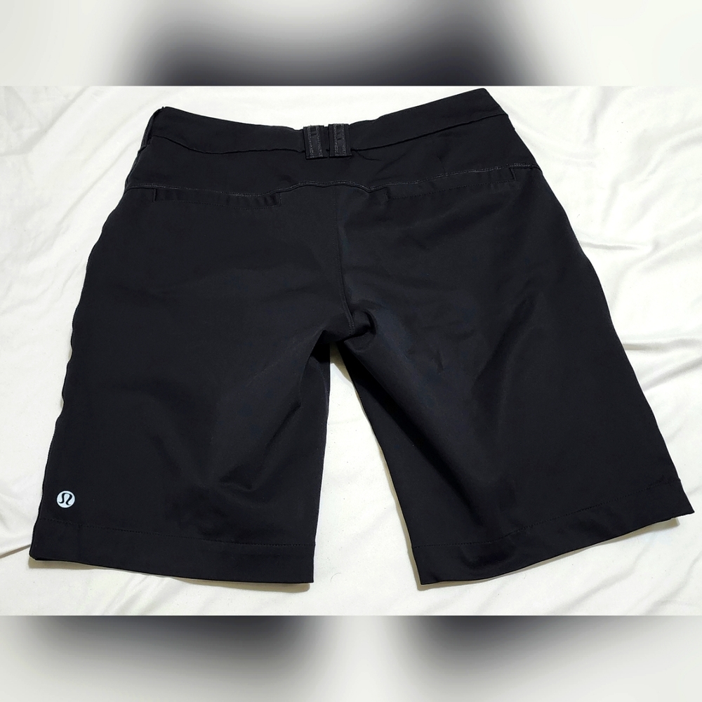 Lululemon Women's Size 6 Club Shorts With Floral Pockets in good condition